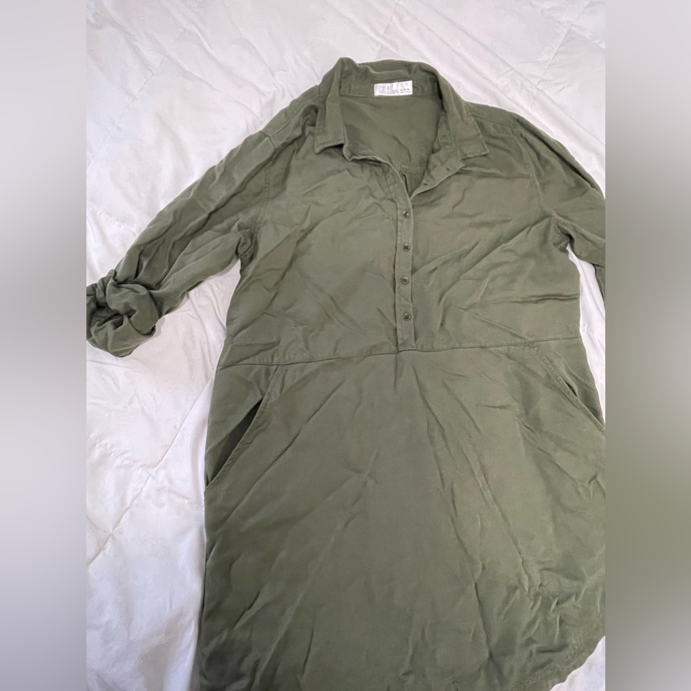 Collared dress wkth roll up sleeve option